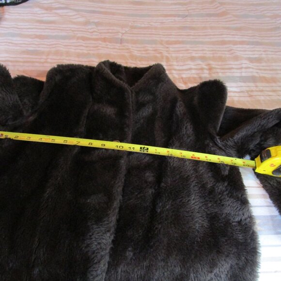 Faux fur coat, synthetic material. Large size, easy care. NPC Fashions - Picture 3 of 11